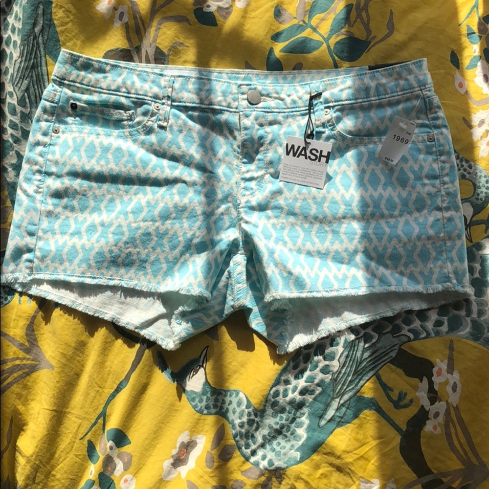 Gap “summer cut-offs” low rise shorts